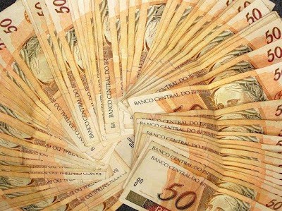 Trabalhadores têm até hoje para receber primeira parcela do 13º 