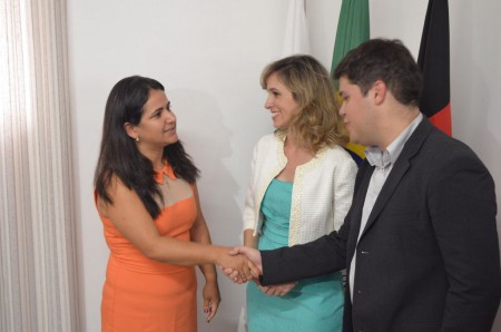 Ex-prefeita de Esperança é escoltada pela polícia para sair de prefeitura